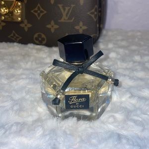 ✨ Gucci Flora 1oz EDT Spray ✨